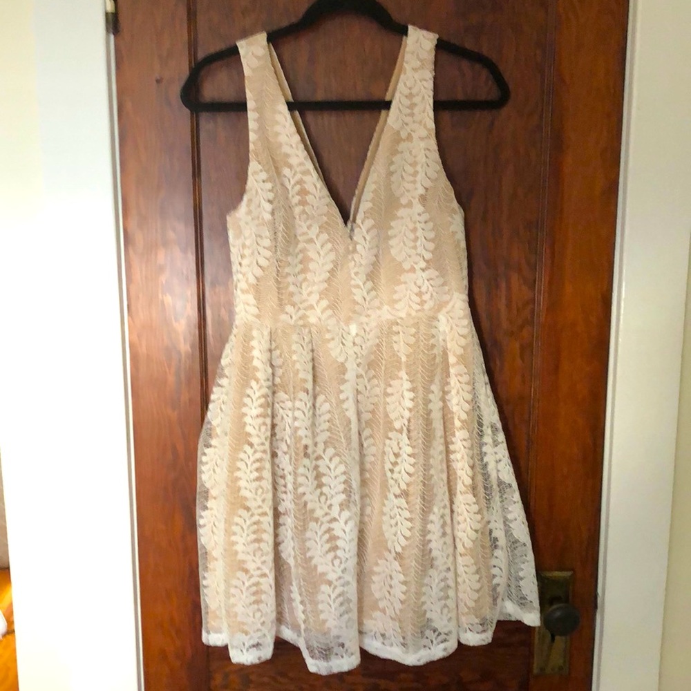 Lulu’s V neck lace white dress